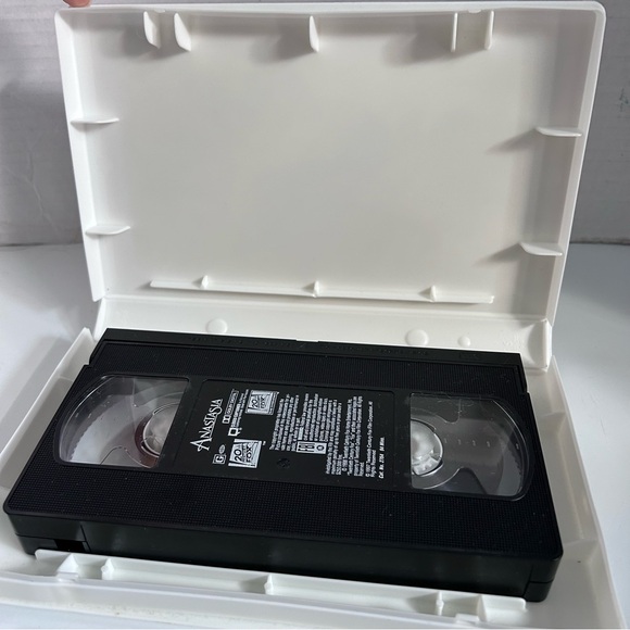 1997 Anastasia VHS 94 minutes - Picture 2 of 4